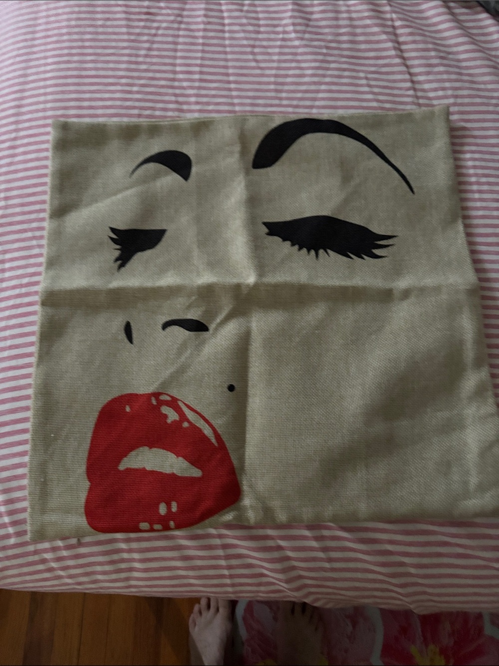 Marilyn Monroe Makeup Pouch with Red Lips and Black Eye Design